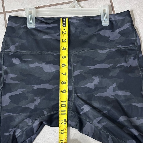 Athleta Women Athletic Camo Black Capri Leggings size 1X. - Picture 7 of 8